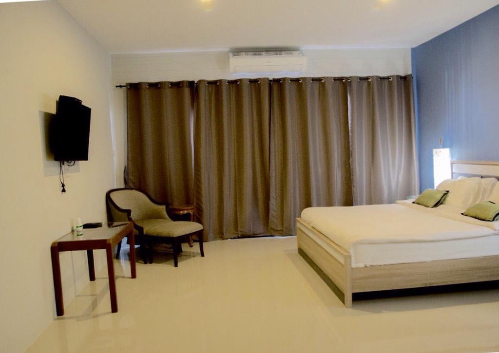 Chill Days @ Koh Larn Hotell Exteriör bild